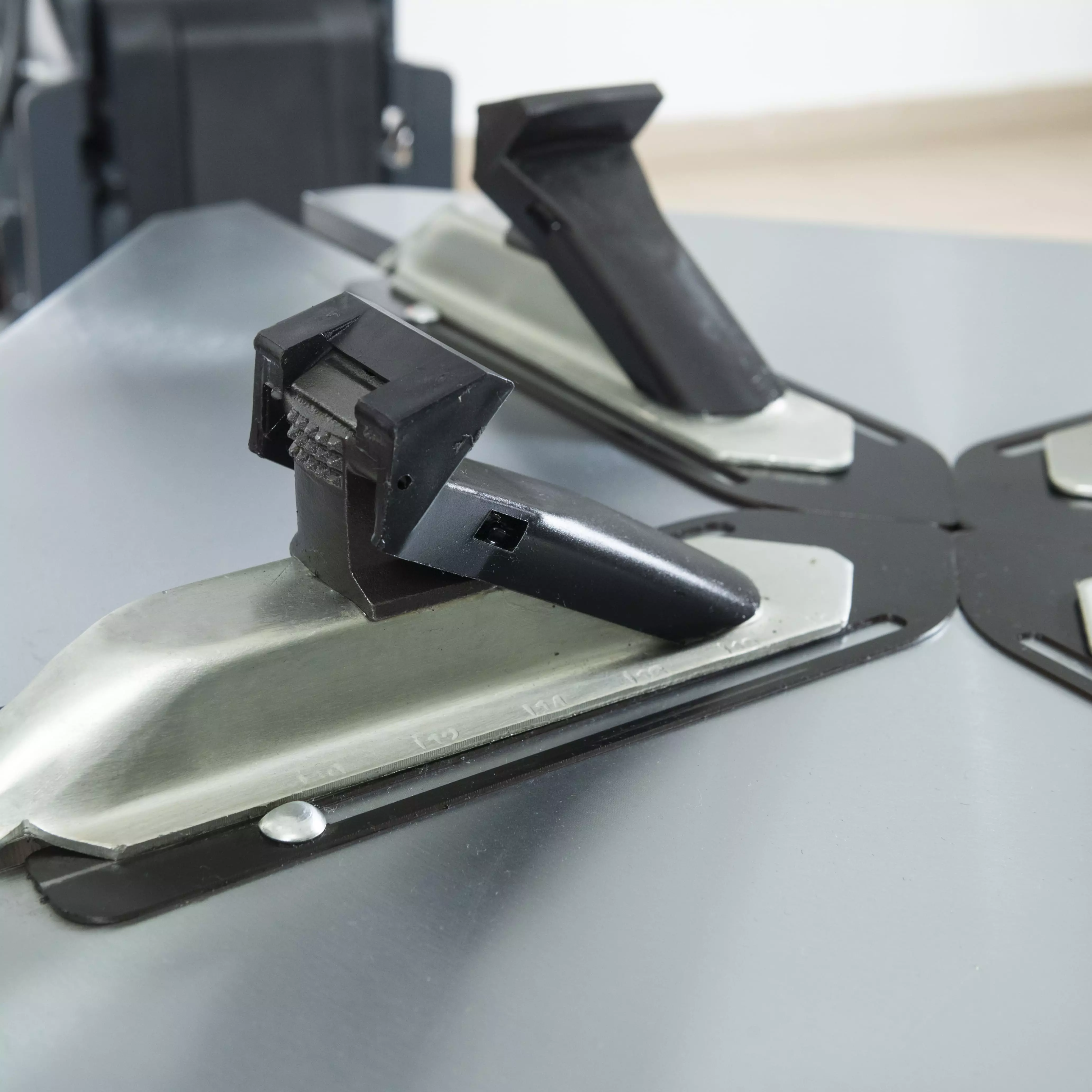 Защитные приспособления рабочего стола