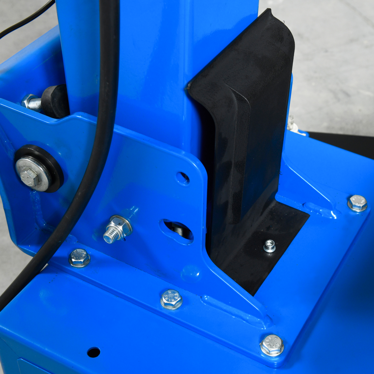 Специальные демпферы на колонне